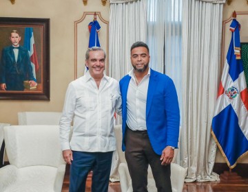 Presidente Luis Abinader recibe en el Palacio Nacional a Nelson Cruz
