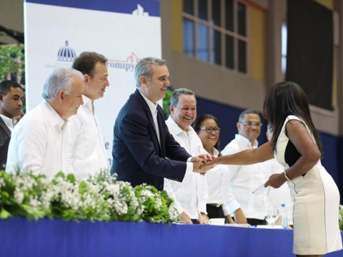 Gobierno de Abinader ha otorgado m&aacute;s de RD$16 mil millones a microempresarios trav&eacute;s de Promipyme 