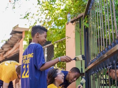 Marines del Comfort y Fundaci&oacute;n LASO pintan casa que ser&aacute; escuela de ingl&eacute;s y pintura en Herrera