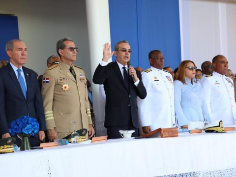 El Presidente Luis Abinader encabez&oacute; este domingo la septuag&eacute;sima primera (LXXI) graduaci&oacute;n de Damas y Caballeros Guardiamarinas
