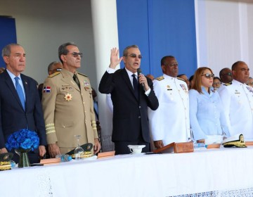 El Presidente Luis Abinader encabez&oacute; este domingo la septuag&eacute;sima primera (LXXI) graduaci&oacute;n de Damas y Caballeros Guardiamarinas