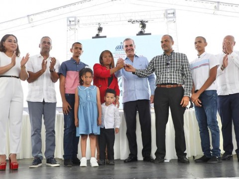 Presidente Abinader encabeza entrega de 144 apartamentos Familia Feliz que benefician a dominicanos residentes en Nueva Yor