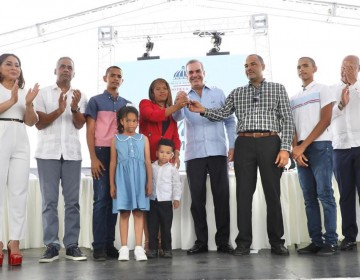 Presidente Abinader encabeza entrega de 144 apartamentos Familia Feliz que benefician a dominicanos residentes en Nueva Yor