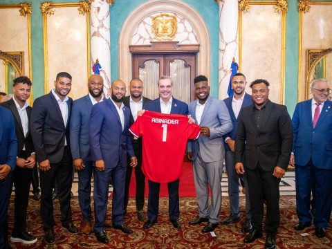 Presidente Abinader recibe a los campeones nacionales Tigres del Licey