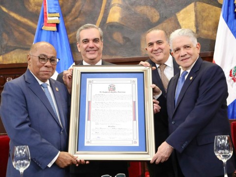 Presidente Abinader encabeza reconocimiento a la prominente trayectoria jur&iacute;dica de Milton Ray Guevara