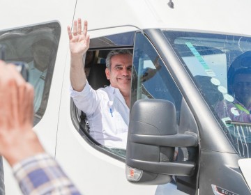 Al inaugurar Circunvalaci&oacute;n de Azua, Presidente Abinader invita oposici&oacute;n a caerle atr&aacute;s y lo vean trabajando por el desarrollo del pa&iacute;s