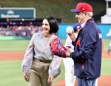 Presidente Abinader regresa al pa&iacute;s tras lanzar primera bola en Cl&aacute;sico Mundial de B&eacute;isbol