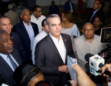 Presidente Abinader afirma que nadie en su sano juicio puede pensar que se va a privatizar la Maternidad de Los Mina