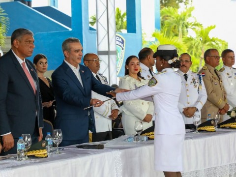 Presidente Abinader encabeza XLVI graduaci&oacute;n de cadetes de la Polic&iacute;a Nacional con 57 nuevos oficiales