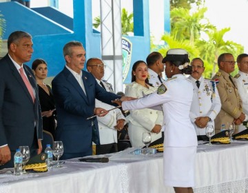 Presidente Abinader encabeza XLVI graduaci&oacute;n de cadetes de la Polic&iacute;a Nacional con 57 nuevos oficiales