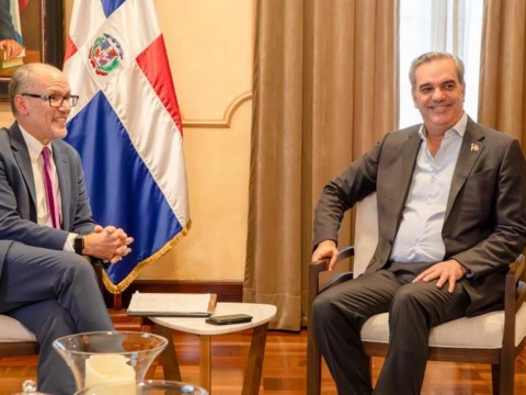 Presidente Abinader recibe director de la Oficina de Asuntos Intergubernamentales de la Casa Blanca, Tom P&eacute;rez