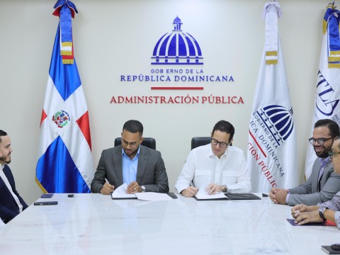 Crear&aacute;n programa de primer empleo y pasant&iacute;a en entidades gubernamentales para egresados becados del ITLA