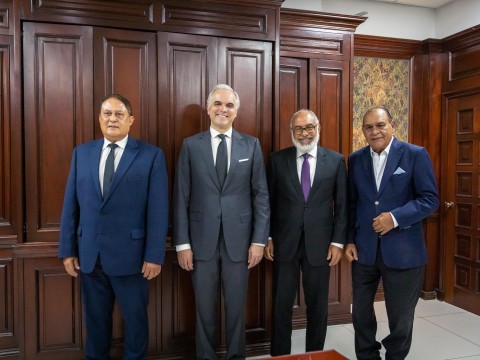 Ministro Luis Miguel De Camps y Sociedad Dominicana de Diarios sostienen encuentro para fortalecer lazos