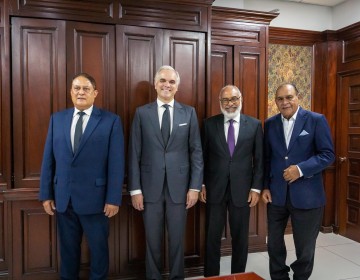 Ministro Luis Miguel De Camps y Sociedad Dominicana de Diarios sostienen encuentro para fortalecer lazos