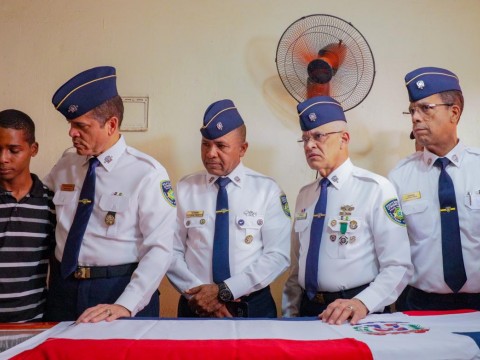 Director general de la Polic&iacute;a Nacional asiste a velatorio de raso fallecido en cumplimiento del deber
