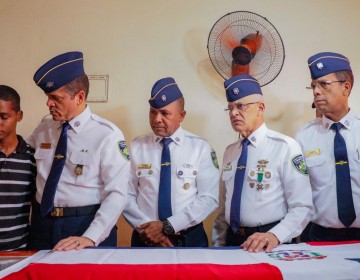 Director general de la Polic&iacute;a Nacional asiste a velatorio de raso fallecido en cumplimiento del deber