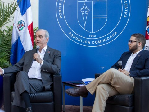 Presidente Abinader conversa con estudiantes universitarios sobre educaci&oacute;n, liderazgo y servicio p&uacute;blico como pilares del desarrollo
