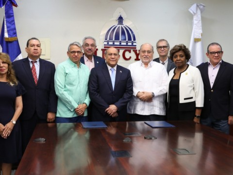Mescyt renueva acuerdo con CAAM-HP para fortalecer acreditaci&oacute;n internacional de escuelas de medicina