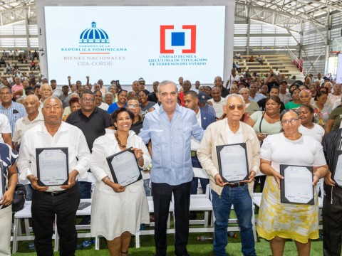 Presidente Abinader entrega 2,322 t&iacute;tulos de propiedad en Domingo Savio para beneficiar a m&aacute;s de 9,000 personas; garantiza seguridad jur&iacute;dica y mayores oportunidades de desarrollo para sus familias