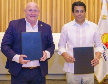 Ministro de Turismo firma acuerdo con la ITF para impulsar la movilidad tur&iacute;stica sostenible