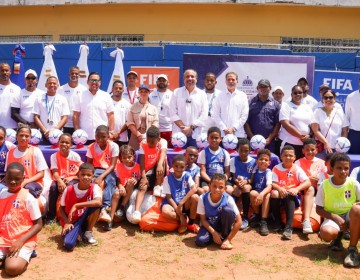 Inefi lleva utiler&iacute;a deportiva a escuelas de Pedernales y Puerto Plata