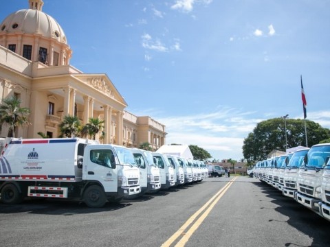 Gobierno entrega 50 camiones compactadores para fortalecer la recogida de basura y proteger la salud de la poblaci&oacute;n