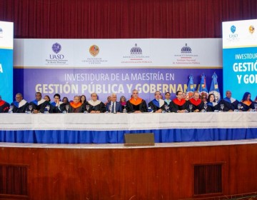 Presidente Abinader llama a 147 servidores p&uacute;blicos graduados a poner sus conocimientos al servicio de la ciudadan&iacute;a y ejercer sus funciones con &eacute;tica, transparencia y honestidad