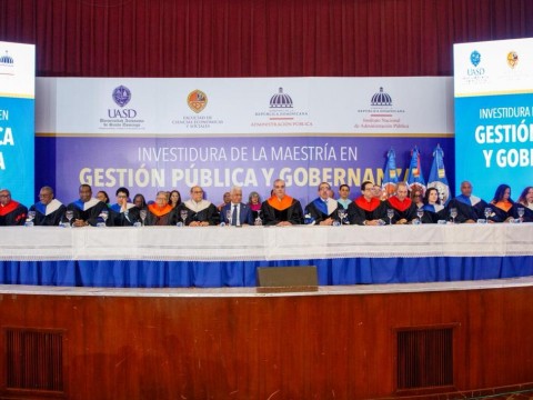 Presidente Abinader llama a 147 servidores p&uacute;blicos graduados a poner sus conocimientos al servicio de la ciudadan&iacute;a y ejercer sus funciones con &eacute;tica, transparencia y honestidad