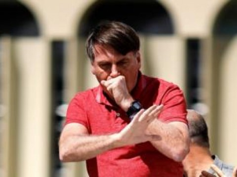 Tras dos semanas de confinamiento, Bolsonaro continua positivo al COVID-19