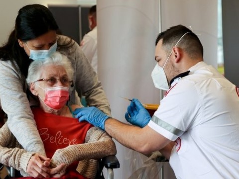 Expertos en Israel recomiendan una cuarta dosis de la vacuna