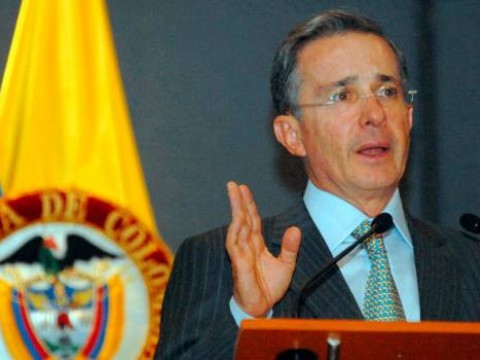 Expresidente Uribe dice que est&aacute; preso por 'inferencias' de la Corte Suprema