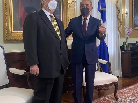 Hip&oacute;lito Mej&iacute;a se re&uacute;ne con Danilo Medina en el Palacio Nacional