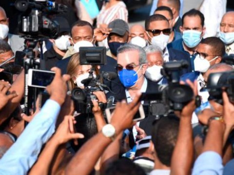 Abinader llega a Santiago para celebrar su primer Consejo de Gobierno en esa ciudad