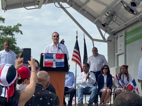 Abinader pide a los dominicanos en Nueva York comportarse como buenos ciudadanos