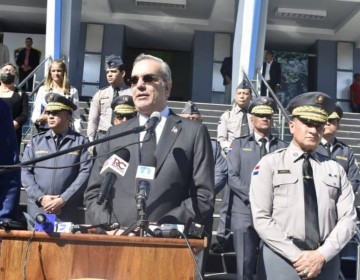 Abinader encabez&oacute; reuni&oacute;n del Consejo Superior Policial y aprob&oacute; reglamentos