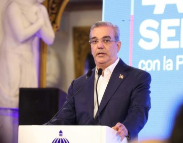 Abinader sobre plan piloto de reducci&oacute;n de horas laborales: "C&oacute;digo laboral no se cambia"
