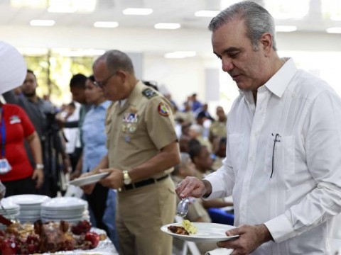 Abinader eleva el seguro m&eacute;dico de militares retirados al plan m&aacute;ximo