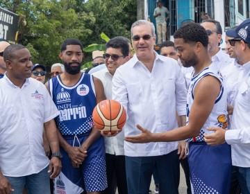 Presidente Abinader inaugurar&aacute; dos centros educativos y conceder&aacute; Medalla al M&eacute;rito de la Mujer Dominicana en Santiago; entregar&aacute; 1,800 t&iacute;tulos de propiedad en Valverde este fin de semana