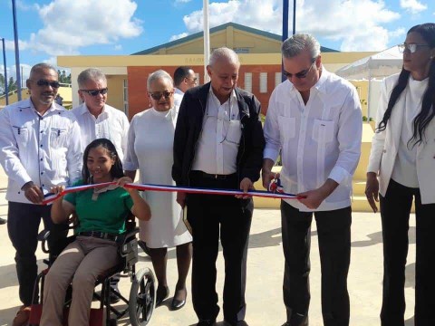 Abinader inaugura tres obras en Hig&uuml;ey en la provincia La Altagracia