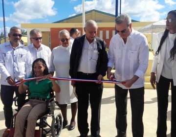 Abinader inaugura tres obras en Hig&uuml;ey en la provincia La Altagracia