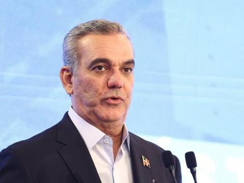 Abinader emite decreto que crea comisi&oacute;n que revisar&aacute; la ley Org&aacute;nica de la Polic&iacute;a Nacional