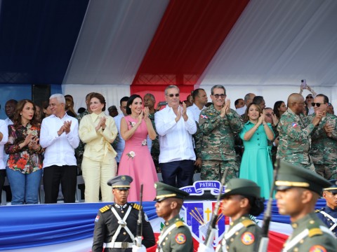 Presidente Abinader encabeza desfile militar por el 180 aniversario de la Independencia Nacional