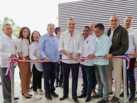 Abinader entrega obras viales en Santiago en acto matizado por pronunciamientos reeleccionistas