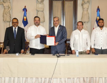 Presidente Abinader anuncia inicio titulaci&oacute;n de m&aacute;s de 43 millones de metros cuadrados en Parque Nacional Los Haitises y Reserva Forestal Loma Novillero, en Villa Altagracia