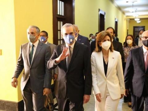 Presidente destituye 30 funcionarios de los Comedores Econ&oacute;micos