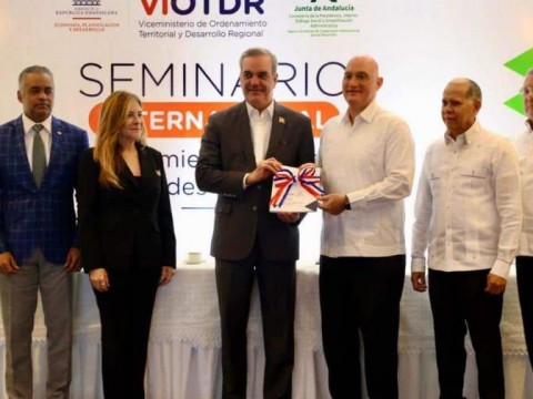 Abinader proyecta aplicaci&oacute;n parcial del plan de ordenamiento territorial en varios municipios