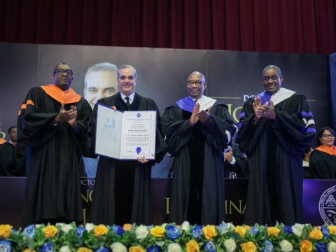 Abinader recibe t&iacute;tulo Doctor Honoris Causa otorgado por la UASD