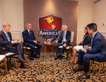 Abinader sostiene reuni&oacute;n bilateral con el secretario de Energ&iacute;a de Estados Unidos en la cumbre &ldquo;Escudo de las Am&eacute;ricas&rdquo;