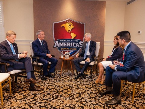 Abinader sostiene reuni&oacute;n bilateral con el secretario de Energ&iacute;a de Estados Unidos en la cumbre &ldquo;Escudo de las Am&eacute;ricas&rdquo;