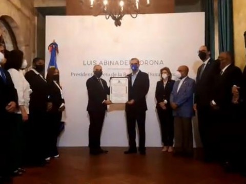 Presidente Luis Abinader se reunir&aacute; con el liderazgo pol&iacute;tico para buscar soluciones ante crisis coronavirus (Copy)